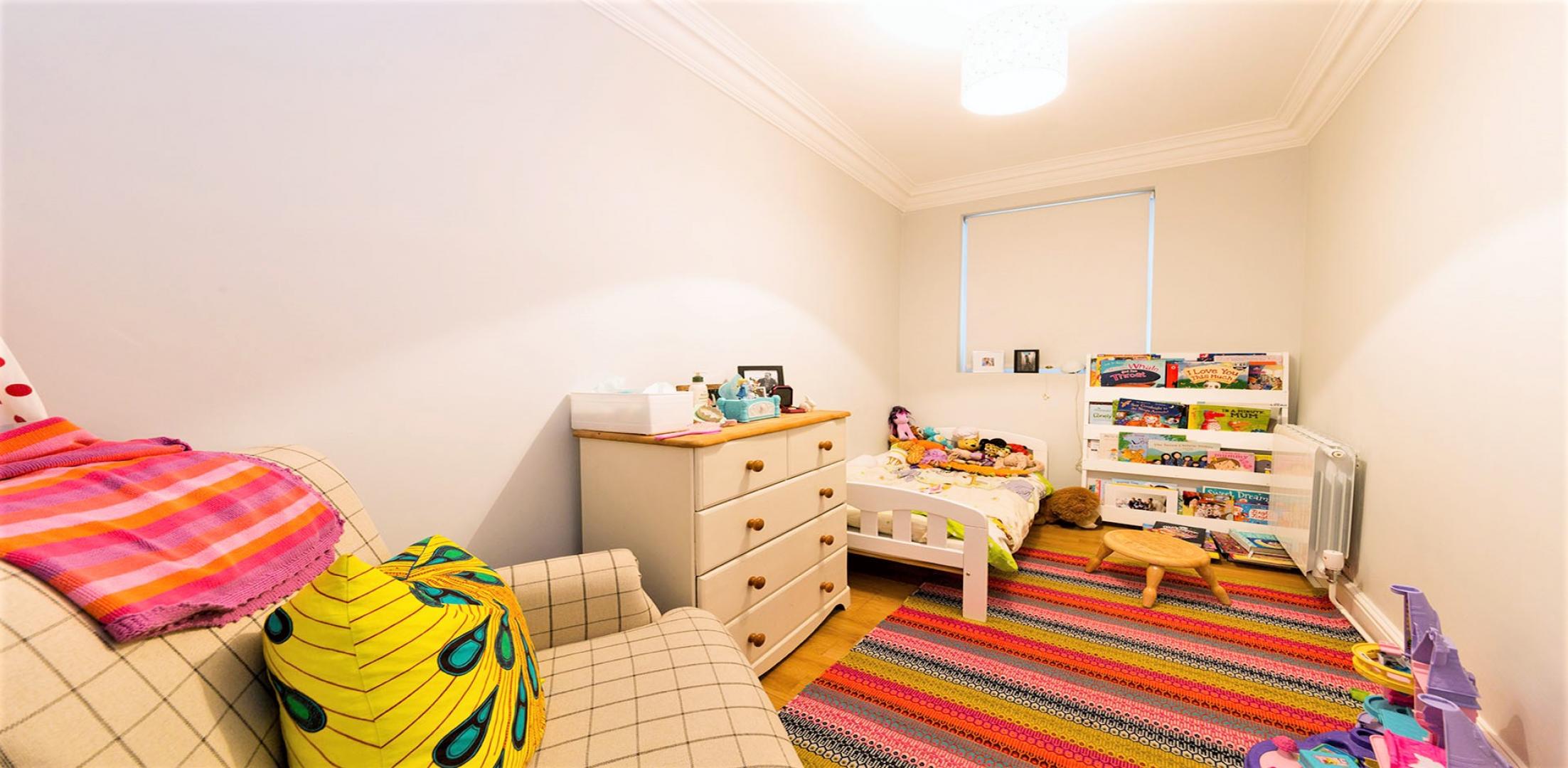 			PRIVATE GARDEN, 3 Bedroom, 3 bath, 1 reception Flat			 Christchurch Avenue, KILBURN